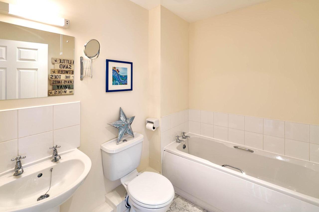 Host & Stay - The Scuttlebutt Townhouse Whitby Dış mekan fotoğraf